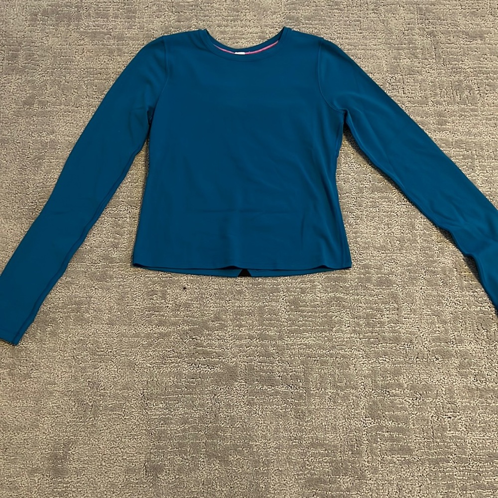 lightweight cropped workout shirt